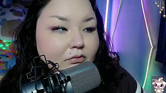 Snapshot of EmGreens chatting on February 9, 2025, 4:25 am EmGreens online show from February 9, 2025, 4:25 am