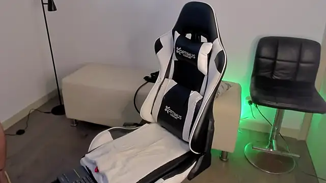 dafboy1 online show from September 29, 2025, 2:22 pm