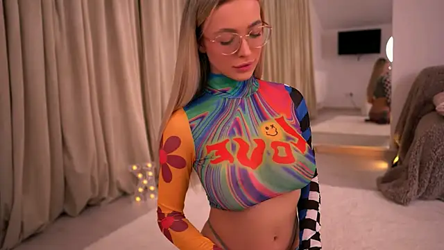 KylieJoyce online show from April 27, 2026, 8:18 pm