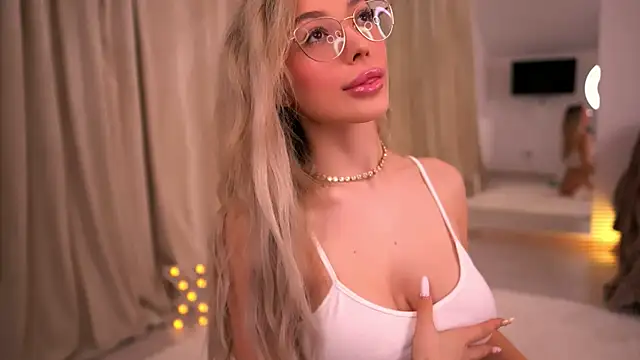 KylieJoyce online show from June 11, 2026, 8:07 pm