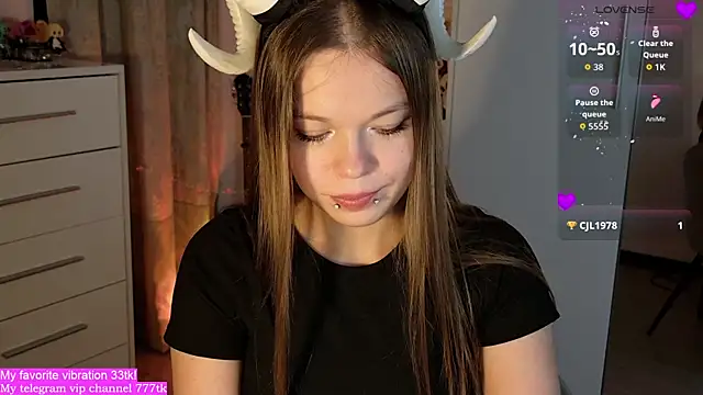 ValBae online show from September 14, 2025, 7:24 pm