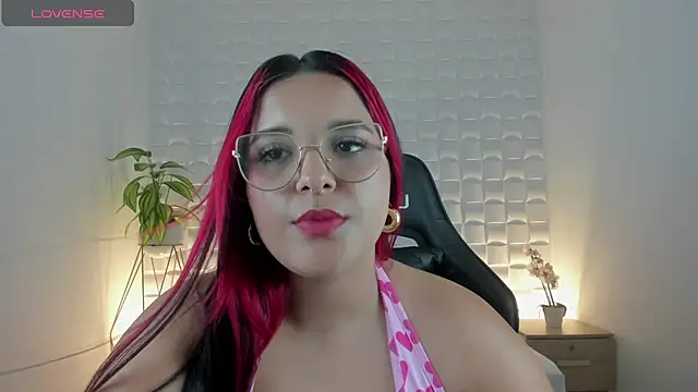 Snapshot of victoria18x chatting on December 30, 2024, 3:57 pm victoria18x online show from December 30, 2024, 3:57 pm