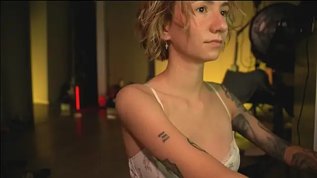 Snapshot of Arianna_Richi chatting on March 2, 2025, 5:54 am Arianna Richi online show from March 2, 2025, 5:54 am