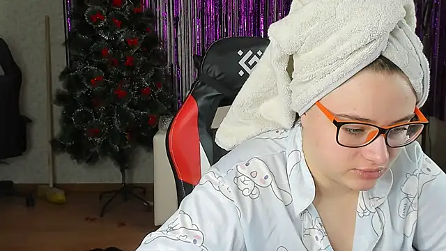 Snapshot of Seductive_She_Wolf chatting on February 5, 2025, 11:02 am Seductive She Wolf online show from February 5, 2025, 11:02 am