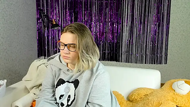 Snapshot of Seductive_She_Wolf chatting on March 2, 2025, 5:25 pm Seductive She Wolf online show from March 2, 2025, 5:25 pm