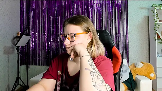 Snapshot of Seductive_She_Wolf chatting on March 20, 2025, 12:19 am Seductive She Wolf online show from March 20, 2025, 12:19 am