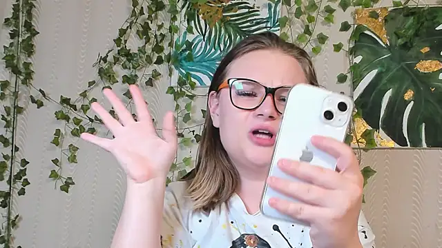 Snapshot of Seductive_She_Wolf chatting on September 29, 2025, 1:00 am Seductive She Wolf online show from September 29, 2025, 1:00 am