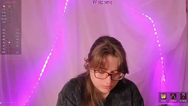 Snapshot of Seductive_She_Wolf chatting on July 8, 2026, 3:27 pm Seductive She Wolf online show from July 8, 2026, 3:27 pm