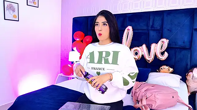 Mia-Monroe online show from February 17, 2026, 12:34 pm