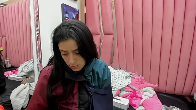 Snapshot of Sarah_Hornny chatting on February 5, 2026, 3:33 am Sarah Hornny online show from February 5, 2026, 3:33 am