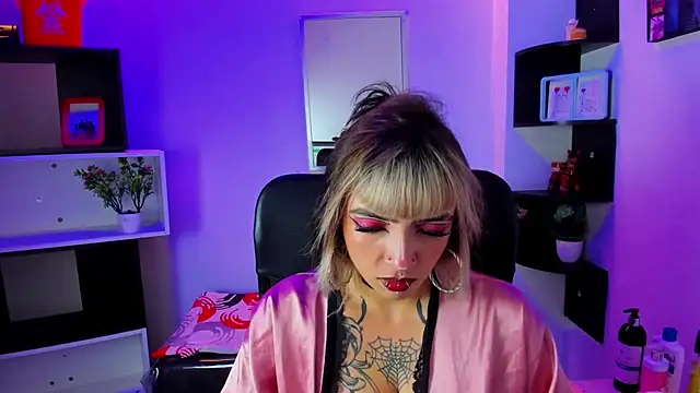Samantha Smiith online show from July 9, 2026, 3:54 am