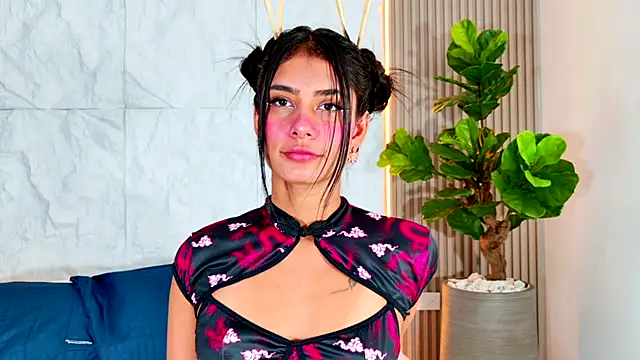 LaurenRodriiguez online show from January 7, 2026, 1:02 pm