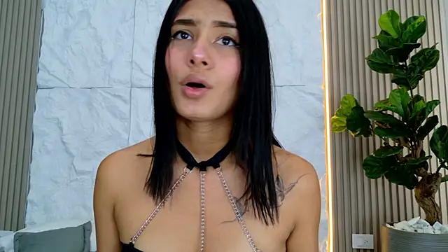 Snapshot of LaurenRodriiguez chatting on June 27, 2026, 12:44 pm LaurenRodriiguez online show from June 27, 2026, 12:44 pm