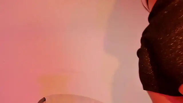 Snapshot of HarleyRedd chatting on February 25, 2025, 6:47 am HarleyRedd online show from February 25, 2025, 6:47 am