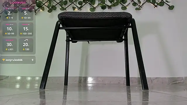 Snapshot of Madeleine__w chatting on March 16, 2025, 3:39 pm Madeleine w online show from March 16, 2025, 3:39 pm