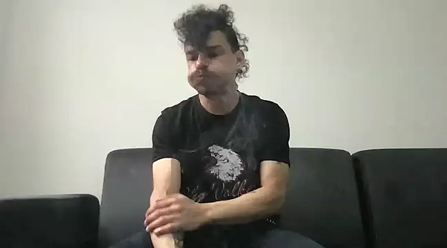 HorrorotikA online show from December 2, 2024, 5:48 pm