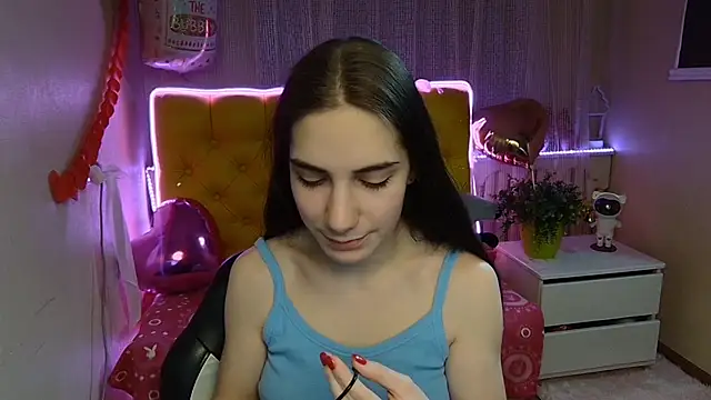 Snapshot of NikaStark_ chatting on February 12, 2025, 1:30 am NikaStark online show from February 12, 2025, 1:30 am