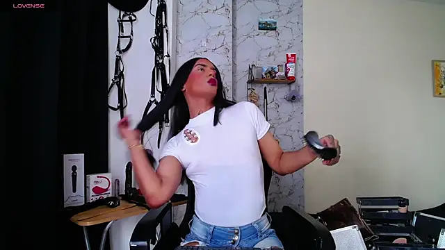 Snapshot of akinoro_ chatting on April 1, 2026, 6:38 pm akinoro online show from April 1, 2026, 6:38 pm