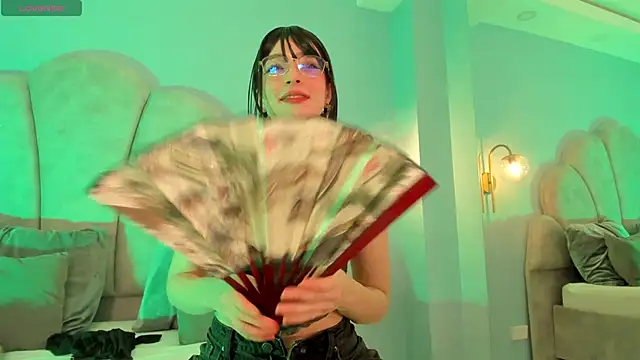 sweeet peach online show from March 18, 2025, 10:04 pm