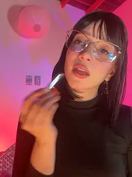 sweeet peach online show from March 18, 2026, 3:53 am