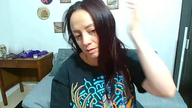 Snapshot of catalinamommyx chatting on June 19, 2026, 12:37 am catalinamommyx online show from June 19, 2026, 12:37 am