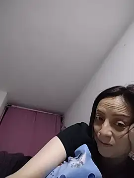 Snapshot of catalinamommyx chatting on July 9, 2026, 12:04 am catalinamommyx online show from July 9, 2026, 12:04 am