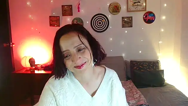 Snapshot of catalinamommyx chatting on July 15, 2026, 11:43 pm catalinamommyx online show from July 15, 2026, 11:43 pm