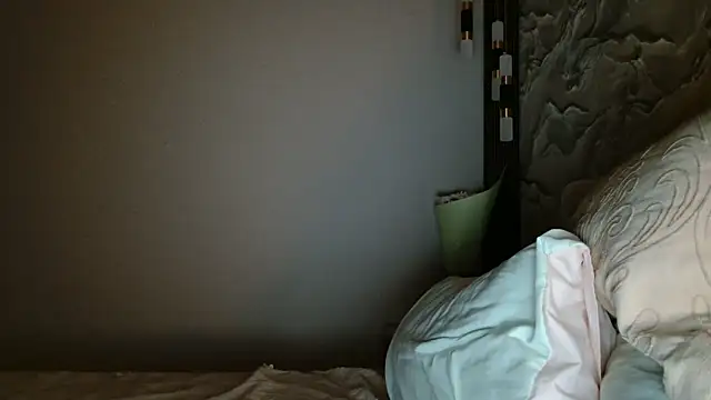 Snapshot of _CattrinaVegas_ chatting on November 22, 2025, 7:57 pm CattrinaVegas online show from November 22, 2025, 7:57 pm