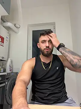 Snapshot of LoveIsBlind_ chatting on December 15, 2024, 8:47 pm LoveIsBlind online show from December 15, 2024, 8:47 pm