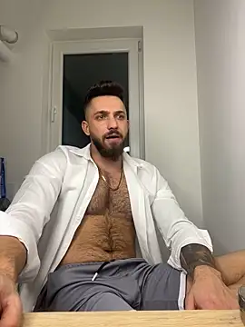 Snapshot of LoveIsBlind_ chatting on January 1, 2025, 12:21 am LoveIsBlind online show from January 1, 2025, 12:21 am