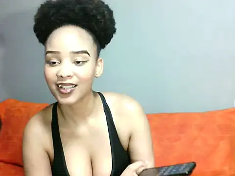 Snapshot of SmallSlut5 chatting on November 12, 2025, 12:44 am SmallSlut5 online show from November 12, 2025, 12:44 am