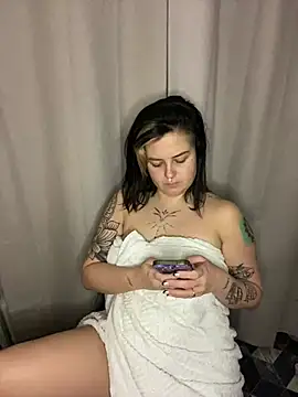 Snapshot of NaomiSquirts chatting on December 9, 2024, 11:03 pm NaomiSquirts online show from December 9, 2024, 11:03 pm