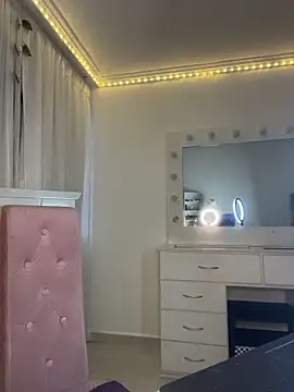 lina pink online show from March 3, 2026, 10:15 pm