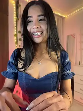 Snapshot of lina_pink chatting on April 17, 2026, 1:08 am lina pink online show from April 17, 2026, 1:08 am