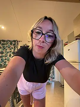 Snapshot of Giuliana_baby chatting on July 13, 2026, 8:00 pm Giuliana baby online show from July 13, 2026, 8:00 pm