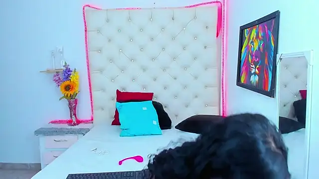 Snapshot of DAFNNEE_ROSS chatting on January 12, 2025, 12:23 pm DAFNNEE ROSS online show from January 12, 2025, 12:23 pm