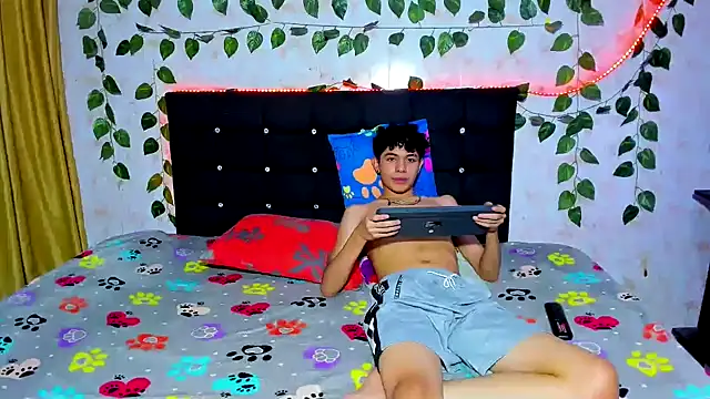 Alexander and Xiao online show from December 19, 2024, 2:01 am