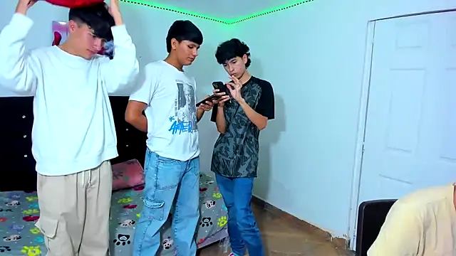 Alexander and Xiao online show from March 7, 2025, 9:59 pm