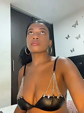 KriisvanyLeroy online show from March 18, 2025, 9:10 pm