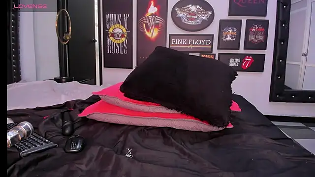 MADISSONLOVE  online show from March 15, 2025, 6:10 pm