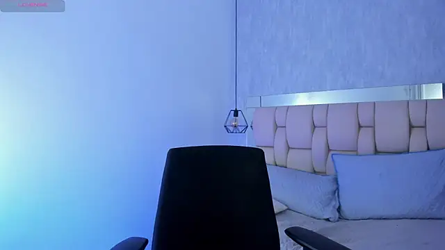 Roxie-Summers11 online show from February 20, 2025, 2:18 am