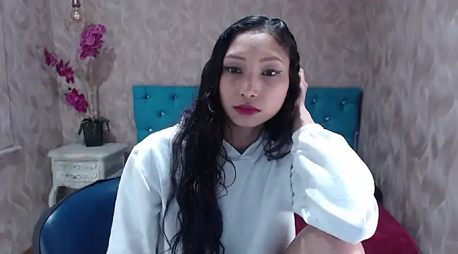 Snapshot of MadelineDoll chatting on March 13, 2025, 7:39 pm MadelineDoll online show from March 13, 2025, 7:39 pm