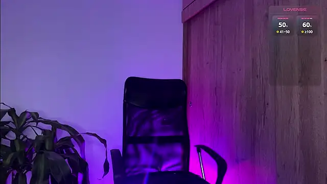 Snapshot of Julifoxx chatting on December 28, 2024, 12:26 am Julifoxx online show from December 28, 2024, 12:26 am