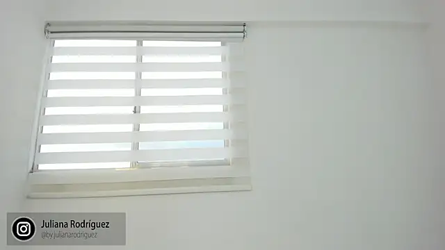 Snapshot of Julifoxx chatting on November 17, 2025, 9:53 pm Julifoxx online show from November 17, 2025, 9:53 pm