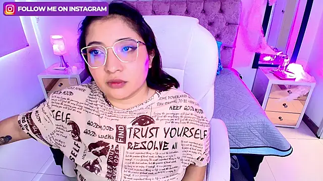 Emma monserrat online show from October 9, 2025, 7:34 pm