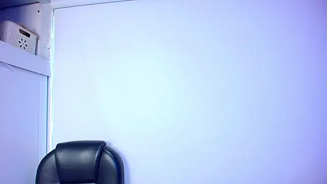 Emma monserrat online show from November 29, 2025, 7:50 pm