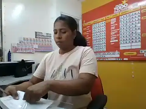 Snapshot of Ivon-09 chatting on February 11, 2025, 7:05 pm Ivon-09 online show from February 11, 2025, 7:05 pm