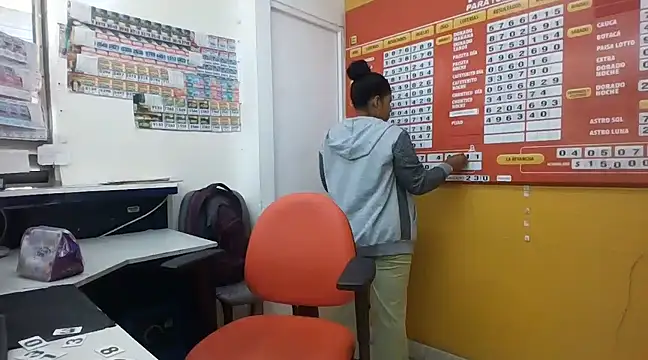 Snapshot of Ivon-09 chatting on February 16, 2025, 3:16 pm Ivon-09 online show from February 16, 2025, 3:16 pm