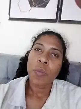 Snapshot of Ivon-09 chatting on February 17, 2025, 2:53 am Ivon-09 online show from February 17, 2025, 2:53 am