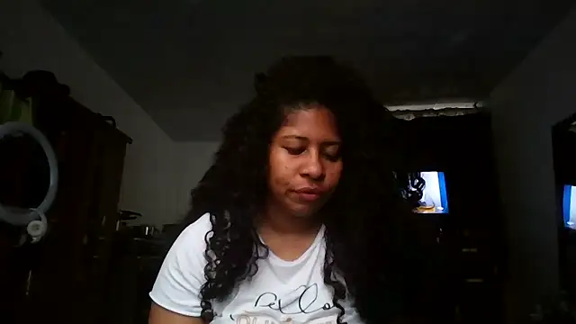 Snapshot of Ivon-09 chatting on October 8, 2025, 12:03 pm Ivon-09 online show from October 8, 2025, 12:03 pm